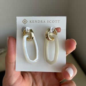 Kendra Scott - Danielle Gold Link Earrings In Ivory Mother-Of-Pearl